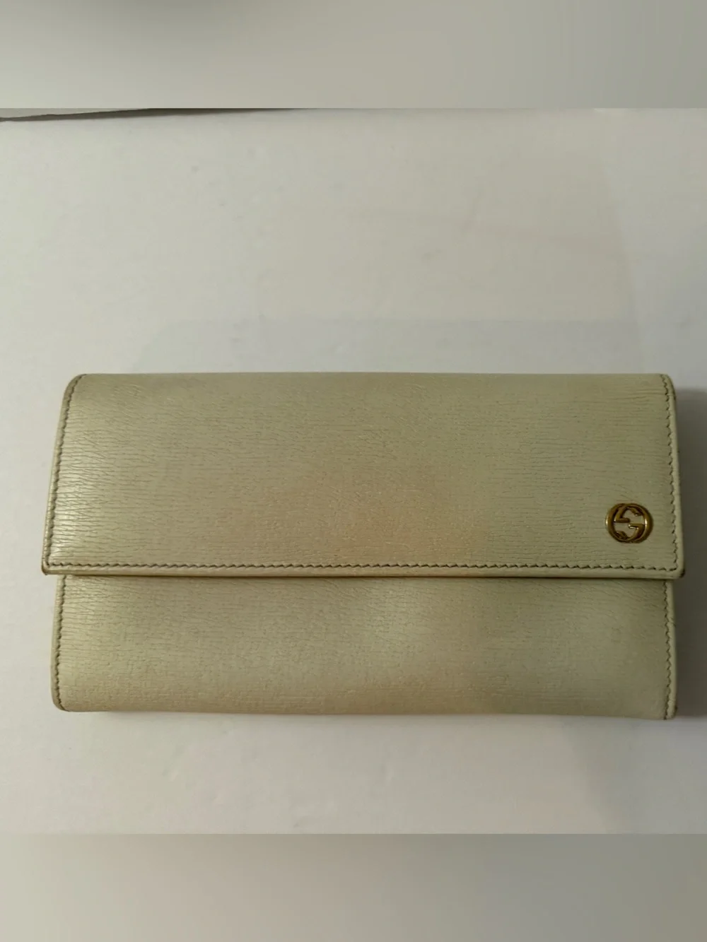 Gucci Cream Leather Wallet with Gold Hardware COA and attachable unbranded chain